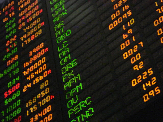 Табло фондового рынка: https://en.wikipedia.org/wiki/Exchange_(organized_market)#/media/File:Philippine-stock-market-board.jpg