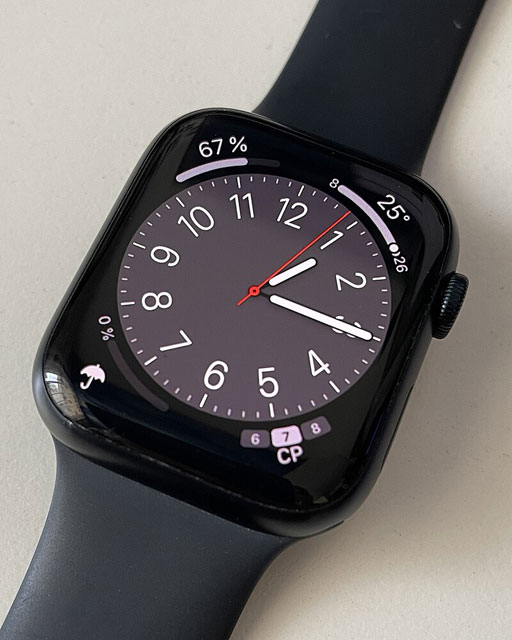   - https://upload.wikimedia.org/wikipedia/commons/thumb/8/85/Apple_Watch_Series_8_Midnight_Aluminium_Case.jpg/800px-Apple_Watch_Series_8_Midnight_Aluminium_Case.jpg