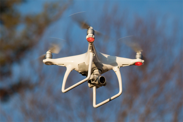https://upload.wikimedia.org/wikipedia/commons/thumb/9/91/DJI_Phantom_4_in_Flight_March_2016.jpg/500px-DJI_Phantom_4_in_Flight_March_2016.jpg