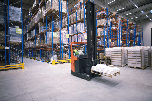 https://ru.freepik.com/free-photo/worker-operating-forklift-machine-relocating-goods-large-warehouse-center_11030561.htm#fromView=search&page=1&position=11&uuid=af44d163-d1f9-4261-b077-ce83bcc80c20&query=%D1%8D%D0%BB%D0%B5%D0%BA%D1%82%D1%80%D0%BE%D1%88%D1%82%D0%B0%D0%B1%D0%B5%D0%BB%D0%B5%D1%80