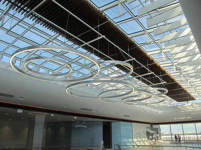 ����������� ���������� ������. ������ ������ ������� ��������������� ��������� �������������� ����� �������� - https://upload.wikimedia.org/wikipedia/commons/thumb/7/73/Skolkovo_Innovation_Centre_railway_platform_%28Long_gallery_to_Skolkovo%29.jpg/960px-Skolkovo_Innovation_Centre_railway_platform_%28Long_gallery_to_Skolkovo%29.jpg